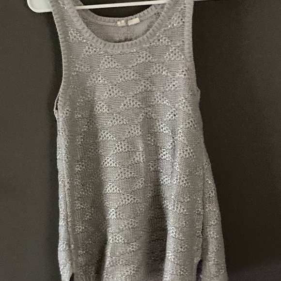 Anthropologie metallic classy  gray/silver size small top great condition - Picture 6 of 10